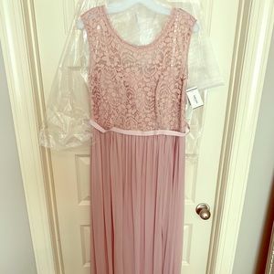 David’s Bridal Cameo colored gown w lace